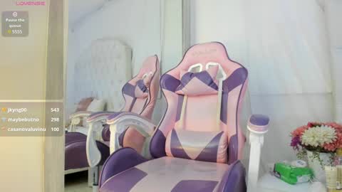 Snapshot of kamila_arias chatting on 12.17.24 online show from 12.17.24