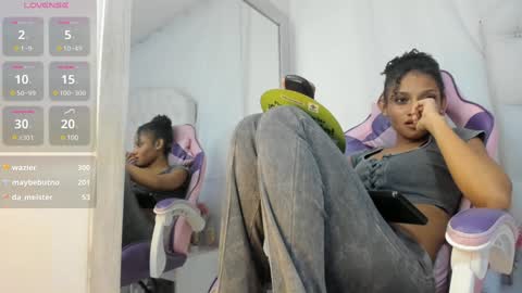 Snapshot of kamila_arias chatting on 01.04.25 online show from 01.04.25