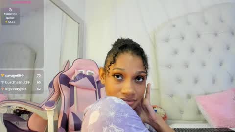 Snapshot of kamila_arias chatting on 01.06.25 online show from 01.06.25