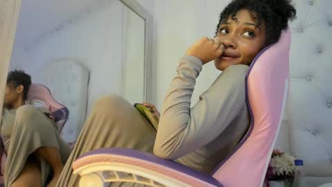 Snapshot of kamila_arias chatting on 01.08.25 online show from 01.08.25