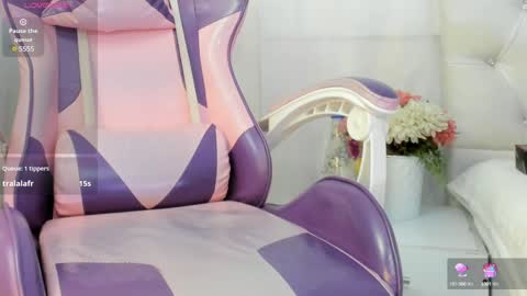 Snapshot of kamila_arias chatting on 01.20.25 online show from 01.20.25