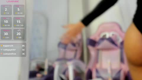 Snapshot of kamila_arias chatting on 01.27.25 online show from 01.27.25