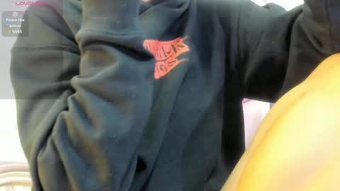 Snapshot of kamila_arias chatting on 01.28.25 online show from 01.28.25