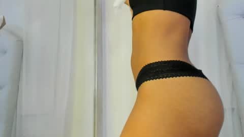 Snapshot of kamila_arias chatting on 02.24.25 online show from 02.24.25