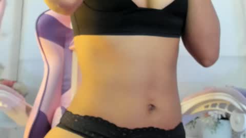 Snapshot of kamila_arias chatting on 03.11.25 online show from 03.11.25