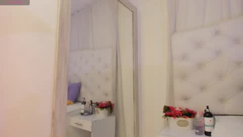 Snapshot of kamila_arias chatting on 09.10.25 online show from 09.10.25