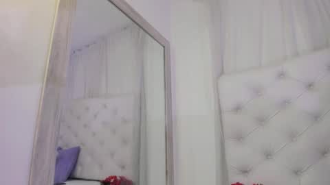 Snapshot of kamila_arias chatting on 09.24.25 online show from 09.24.25