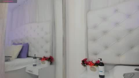 Snapshot of kamila_arias chatting on 10.02.25 online show from 10.02.25