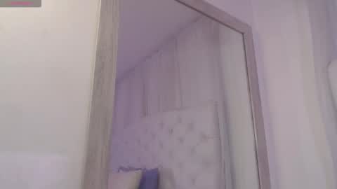 Snapshot of kamila_arias chatting on 10.21.25 online show from 10.21.25