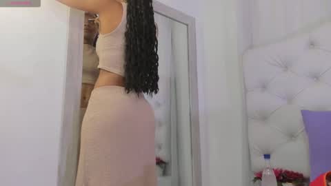 Snapshot of kamila_arias chatting on 11.04.25 online show from 11.04.25