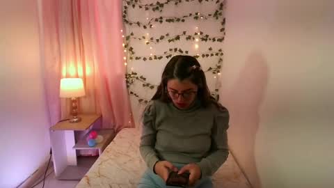 Snapshot of kamilew chatting on 09.27.25 kamilew online show from 09.27.25