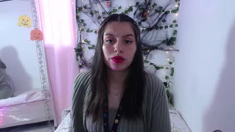 Snapshot of kamilew chatting on 10.22.25 kamilew online show from 10.22.25