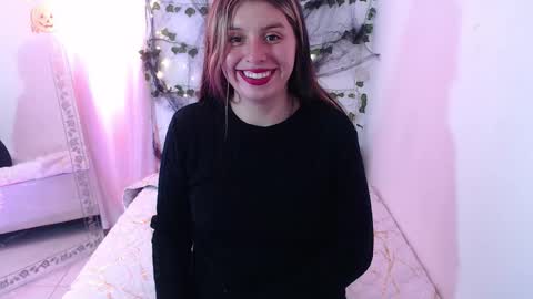 Snapshot of kamilew chatting on 10.23.25 kamilew online show from 10.23.25