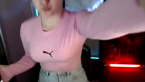 Snapshot of kamilla_love_ chatting on 04.29.26 kamilla_love_ online show from 04.29.26
