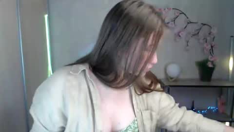 Snapshot of kamilla_love_ chatting on 05.21.26 kamilla_love_ online show from 05.21.26