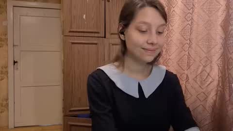 Mari  Simmons online show from 10.28.25