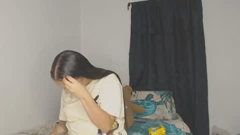 Snapshot of kammy_cami chatting on 06.24.26 kammy y camila online show from 06.24.26