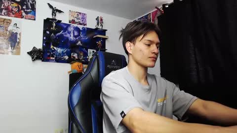 Snapshot of kanekixxxhot chatting on 10.13.25 andres online show from 10.13.25