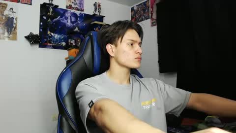 Snapshot of kanekixxxhot chatting on 10.18.25 andres online show from 10.18.25