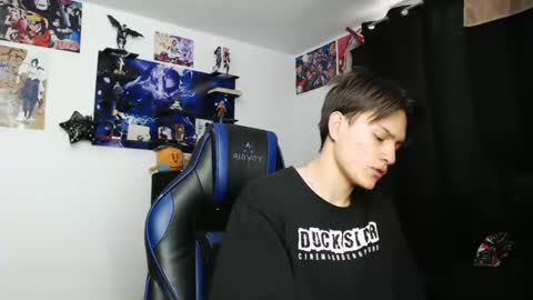 Snapshot of kanekixxxhot chatting on 10.20.25 andres online show from 10.20.25