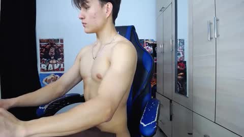 Snapshot of kanekixxxhot chatting on 10.29.25 andres online show from 10.29.25