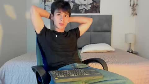 dowglas online show from 10.19.25