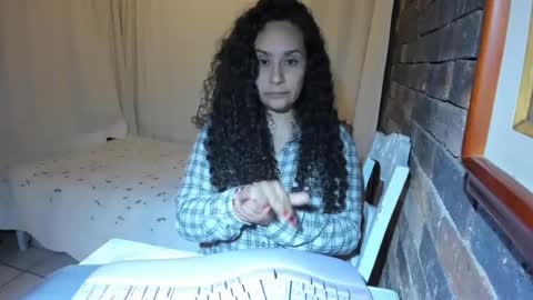 Snapshot of kara__gower chatting on 02.14.25 kara online show from 02.14.25