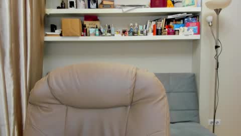 Snapshot of kara_smith_ chatting on 10.04.25 Kara. Off from 15th till 24th of December online show from 10.04.25