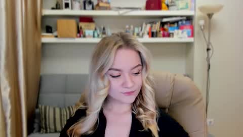 Snapshot of kara_smith_ chatting on 10.19.25 Kara. Off from 15th till 24th of December online show from 10.19.25