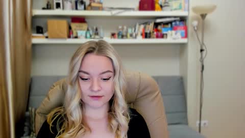 Snapshot of kara_smith_ chatting on 10.22.25 Kara. Off from 15th till 24th of December online show from 10.22.25