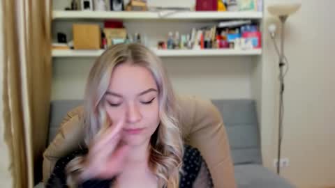 Snapshot of kara_smith_ chatting on 10.25.25 Kara. Off from 15th till 24th of December online show from 10.25.25