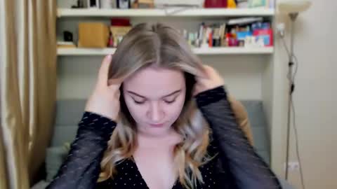 Snapshot of kara_smith_ chatting on 11.08.25 Kara. Off from 15th till 24th of December online show from 11.08.25