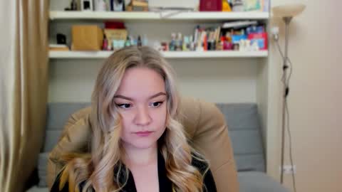 Snapshot of kara_smith_ chatting on 11.15.25 Kara. Off from 15th till 24th of December online show from 11.15.25