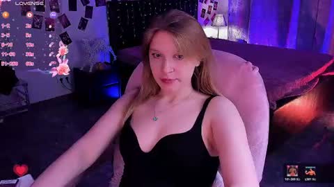 Snapshot of karambamoon chatting on 06.14.26 Lera online show from 06.14.26