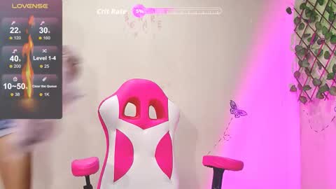 Snapshot of karen_ariass chatting on 11.25.25 Karen online show from 11.25.25