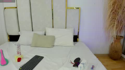 Karen  online show from 04.08.26