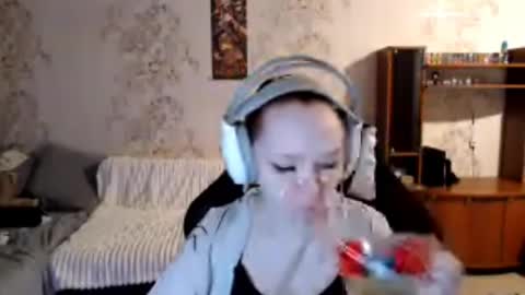 Lisa Backler online show from 09.16.25