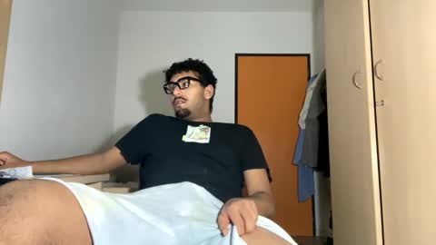 karim03larbi online show from 03.04.25