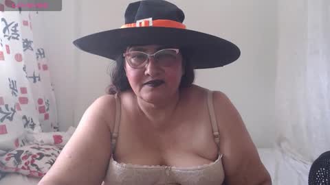 Snapshot of karina_turbay chatting on 10.31.25 Karina online show from 10.31.25