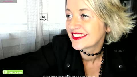 Snapshot of karinabrando chatting on 09.29.25 karinabrando online show from 09.29.25