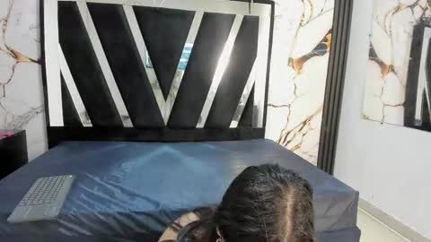 KarinaSimonz online show from 10.18.25