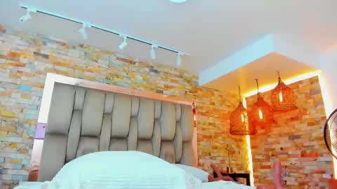 Snapshot of karla_dunn chatting on 11.08.25 Karla online show from 11.08.25