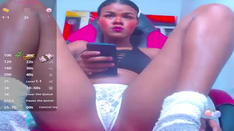 Snapshot of karla_latina_28 chatting on 09.29.25 karla latina 28 online show from 09.29.25