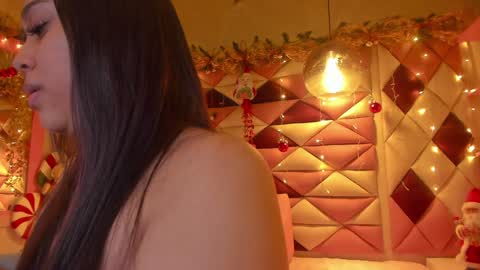 karolina  online show from 12.16.24