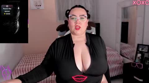 Snapshot of karlaalane chatting on 12.14.25 Karla Lane online show from 12.14.25