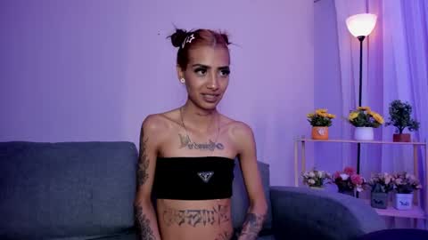 Snapshot of karlaslutskinny__ chatting on 11.15.25 karlaslutskinny__ online show from 11.15.25