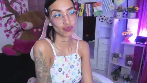 Snapshot of karlaslutskinny__ chatting on 06.18.26 karlaslutskinny__ online show from 06.18.26