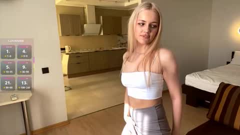 Snapshot of karlenegries chatting on 10.04.25 Olivia online show from 10.04.25