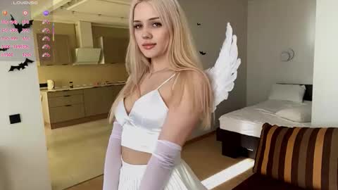 Snapshot of karlenegries chatting on 10.22.25 Olivia online show from 10.22.25