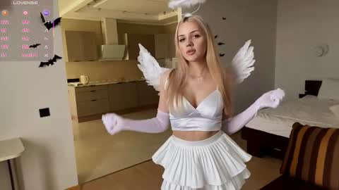 Snapshot of karlenegries chatting on 10.24.25 Olivia online show from 10.24.25